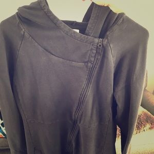 Asymmetrical thumb hole hoodie from NorthFace